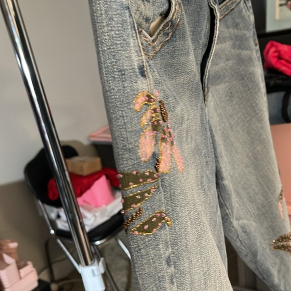 EUC Z. CAVARICCI VINTAGE SZ 8 CAPRI WITH EMBROIDERY & BEADED FLORAL DESIGN. - Picture 9 of 13